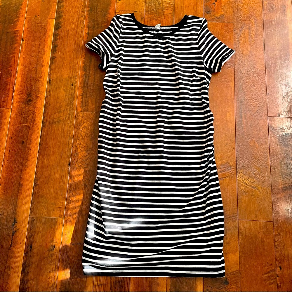 Old Navy Black and White Maternity Dress EUC
